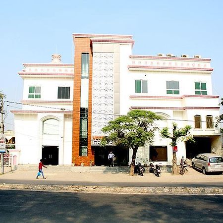 Grace Hotel Karnāl Екстериор снимка