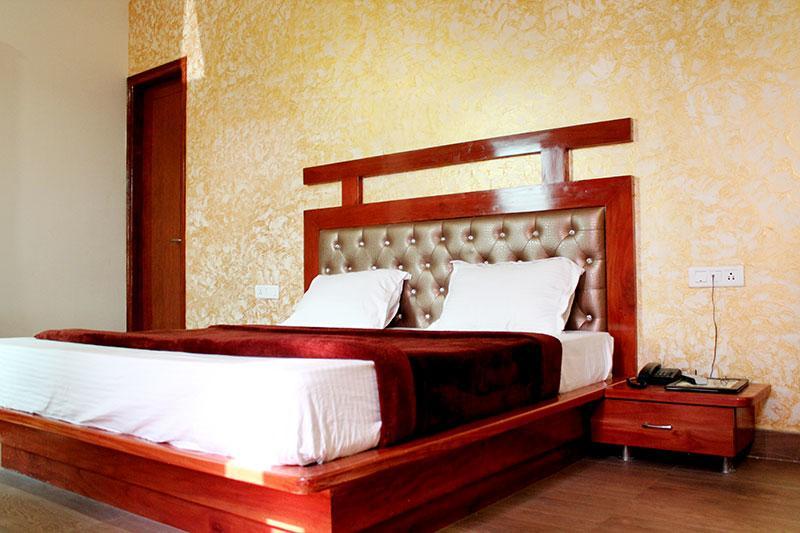 Grace Hotel Karnāl Екстериор снимка