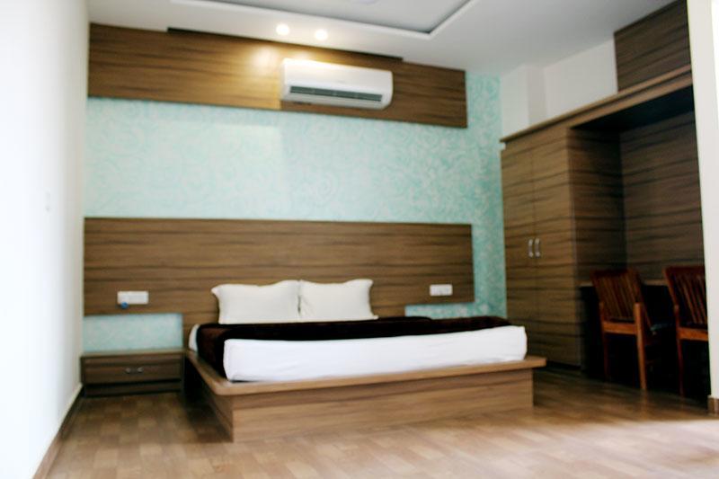 Grace Hotel Karnāl Екстериор снимка