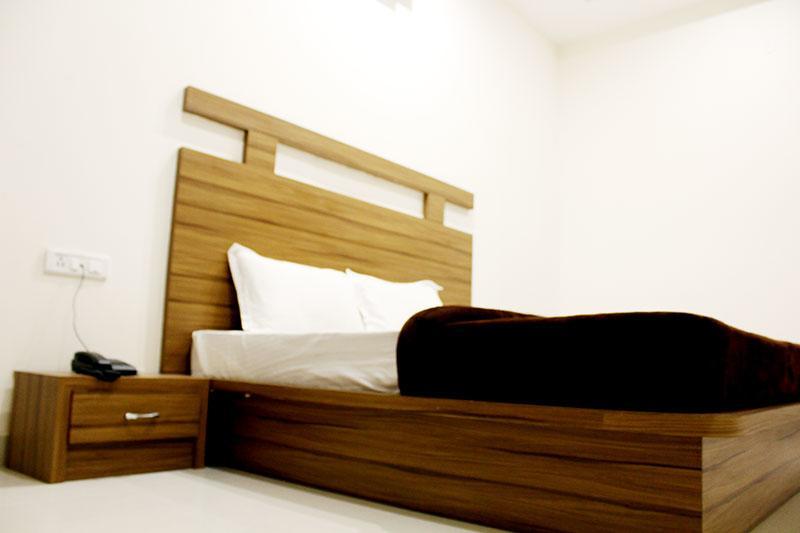 Grace Hotel Karnāl Екстериор снимка