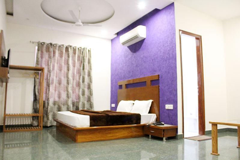 Grace Hotel Karnāl Екстериор снимка