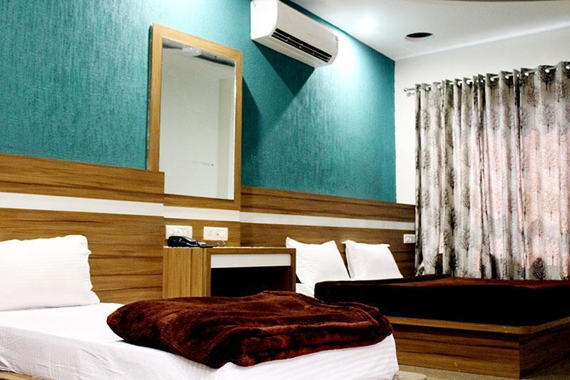 Grace Hotel Karnāl Екстериор снимка