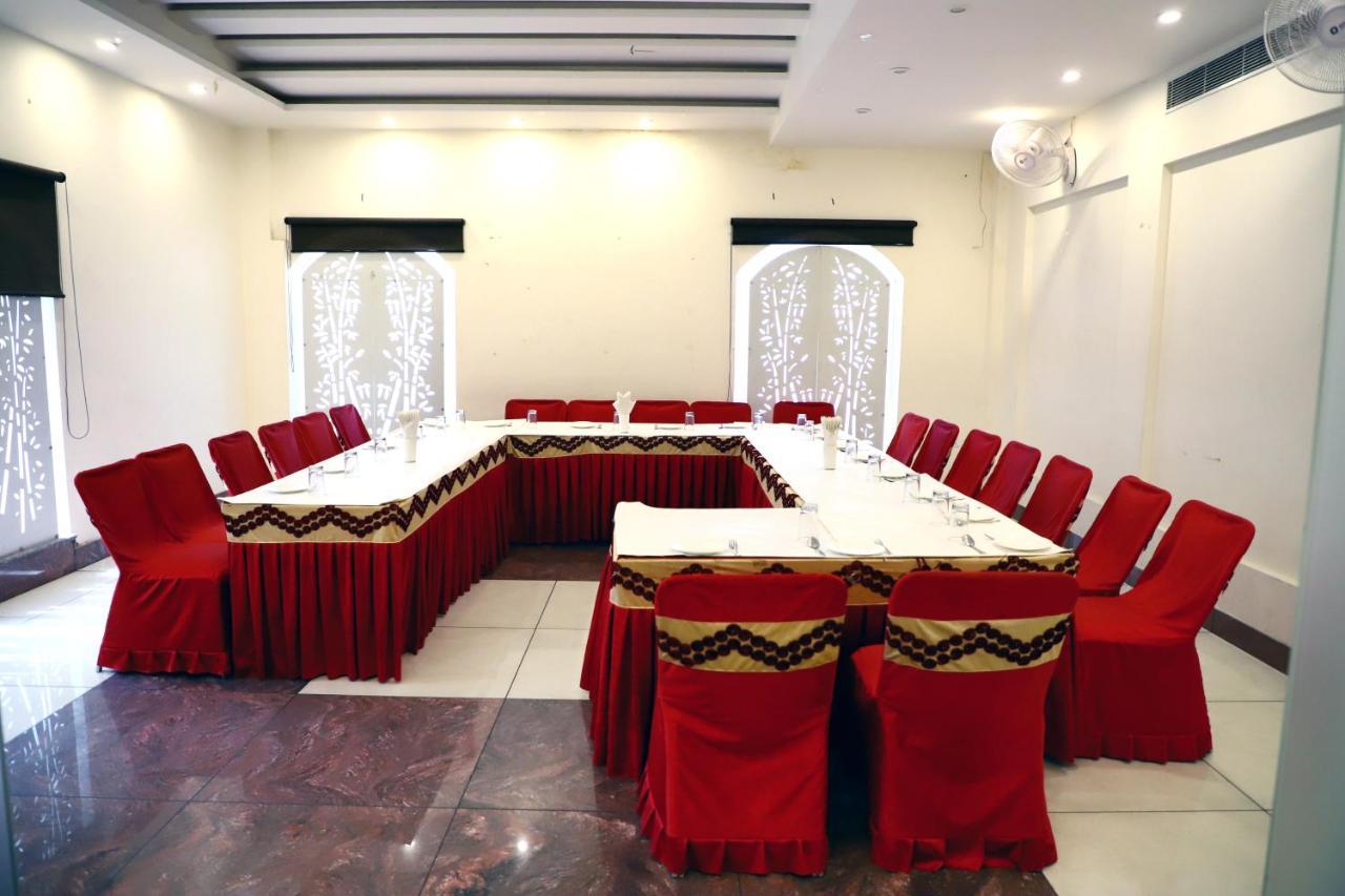 Grace Hotel Karnāl Екстериор снимка
