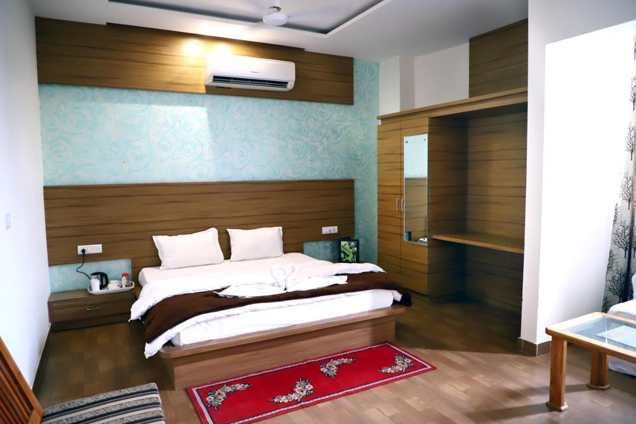 Grace Hotel Karnāl Екстериор снимка