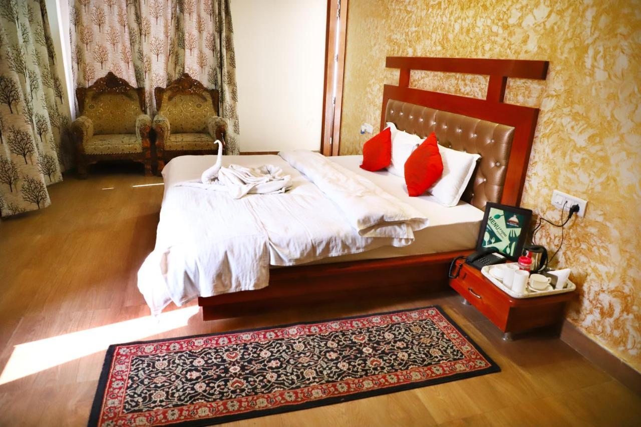 Grace Hotel Karnāl Екстериор снимка
